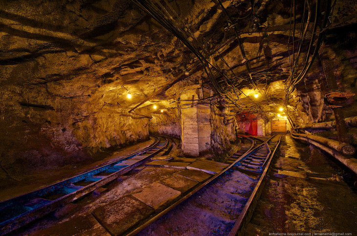 300 метров под землей 300 метров под землей