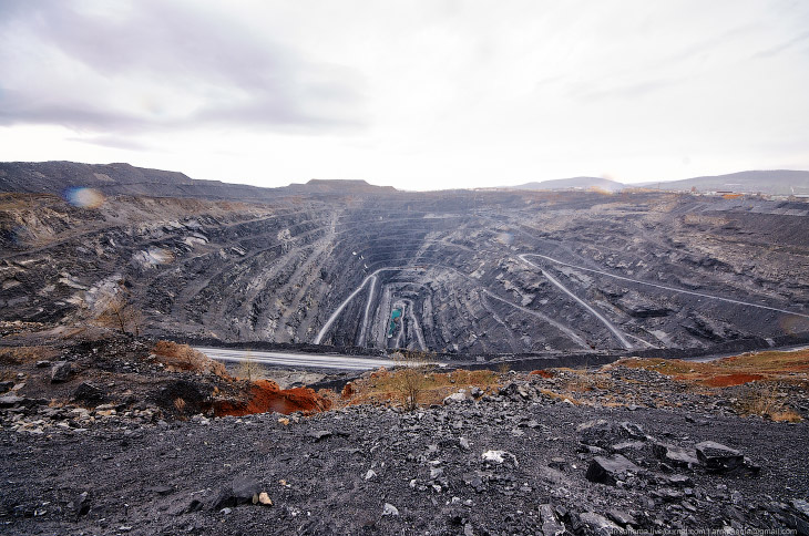 300 метров под землей 300 метров под землей