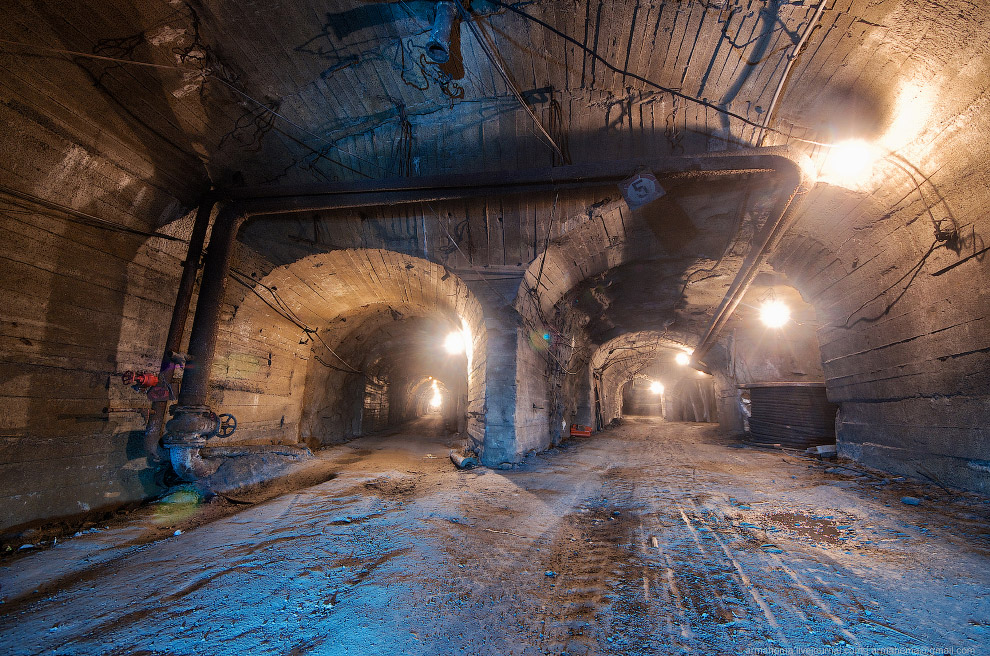 300 метров под землей 300 метров под землей