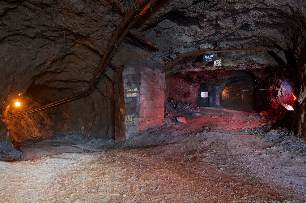 300 метров под землей 300 метров под землей