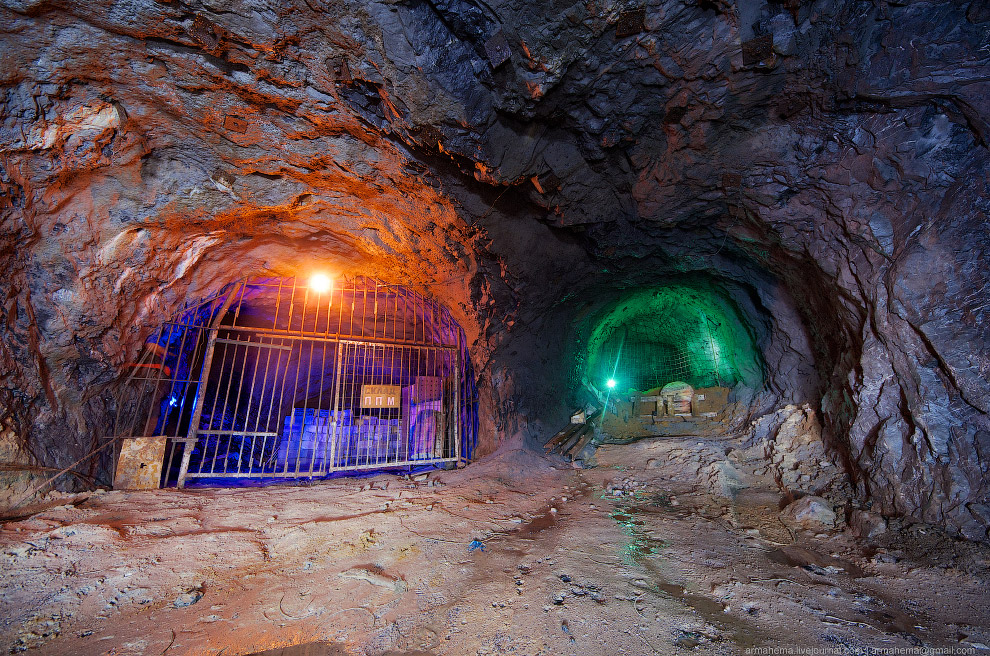 300 метров под землей 300 метров под землей