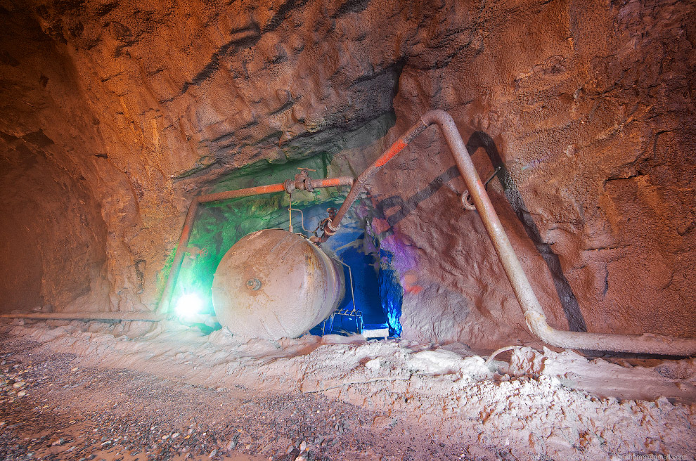 300 метров под землей 300 метров под землей