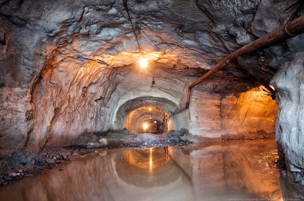 300 метров под землей 300 метров под землей