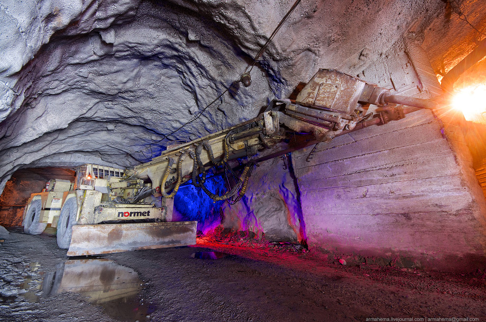 300 метров под землей 300 метров под землей