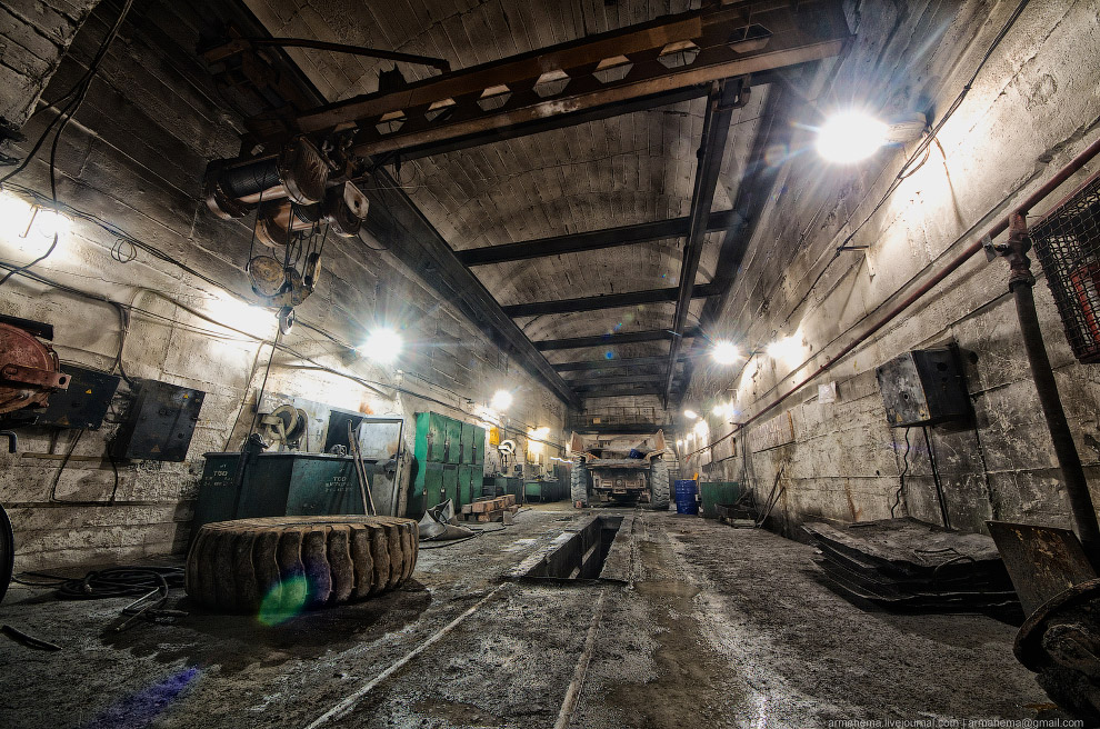 300 метров под землей 300 метров под землей