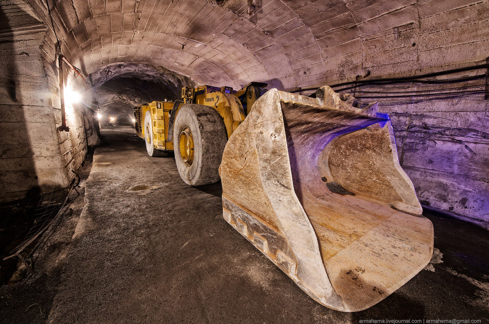 300 метров под землей 300 метров под землей