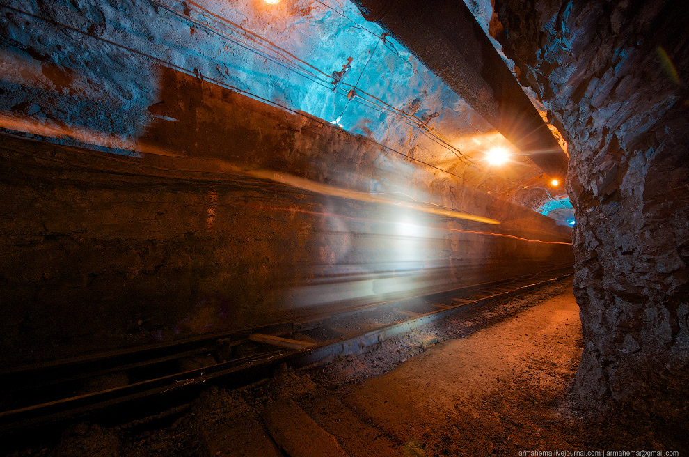 300 метров под землей 300 метров под землей