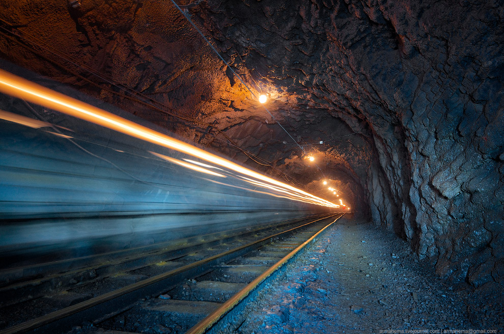 300 метров под землей 300 метров под землей