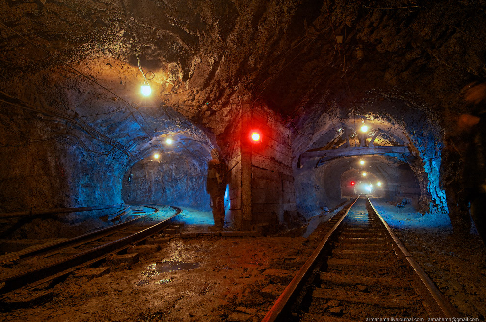 300 метров под землей 300 метров под землей