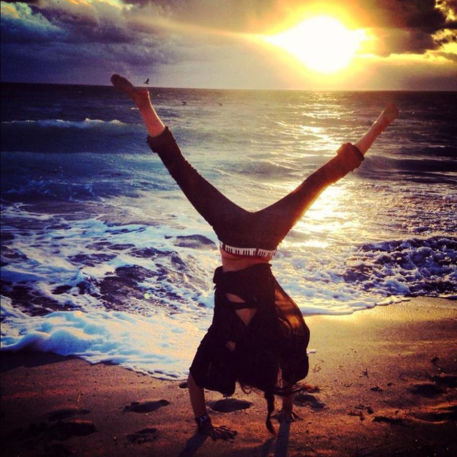 Красивые девушки на природе (36 фото)