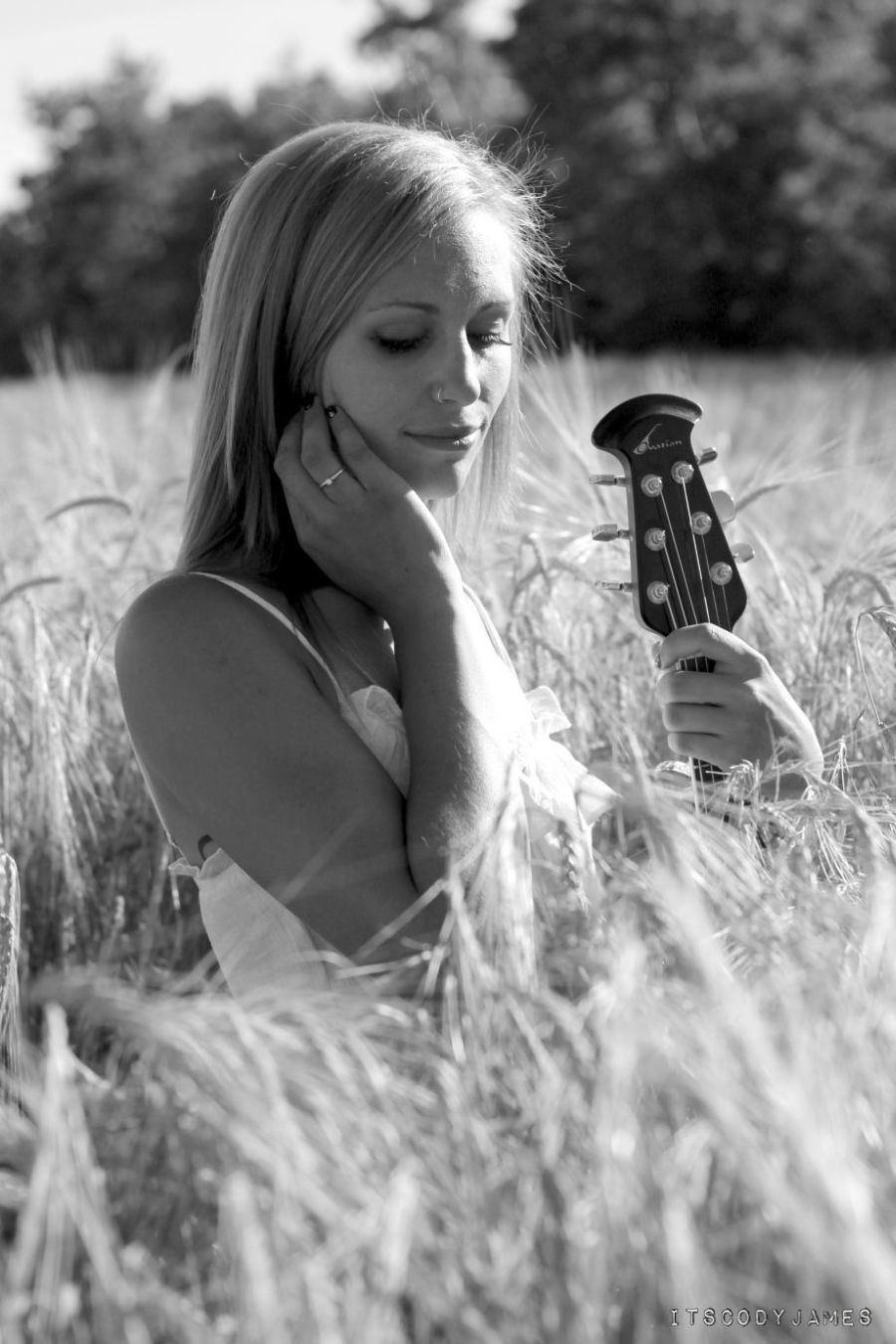 Красивые девушки на природе (36 фото)