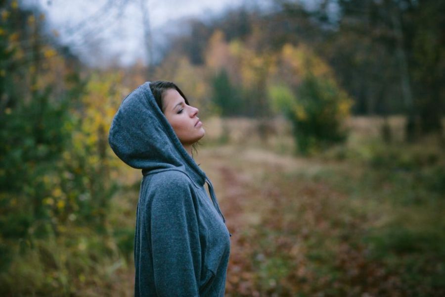 Красивые девушки на природе (36 фото)