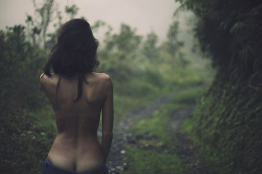 Красивые девушки на природе (36 фото)