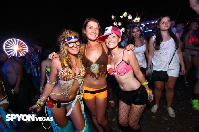 Девушки c Electric Daisy Carnival