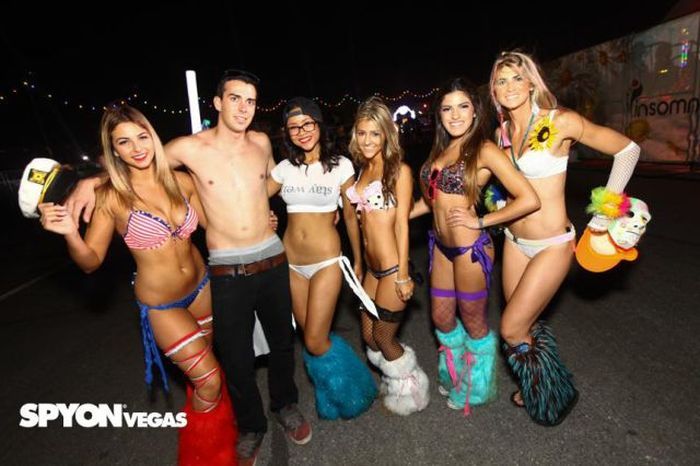 Девушки c Electric Daisy Carnival