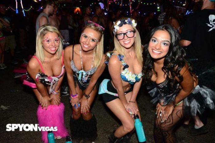 Девушки c Electric Daisy Carnival