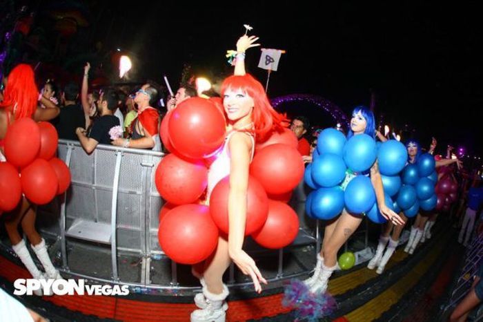 Девушки c Electric Daisy Carnival