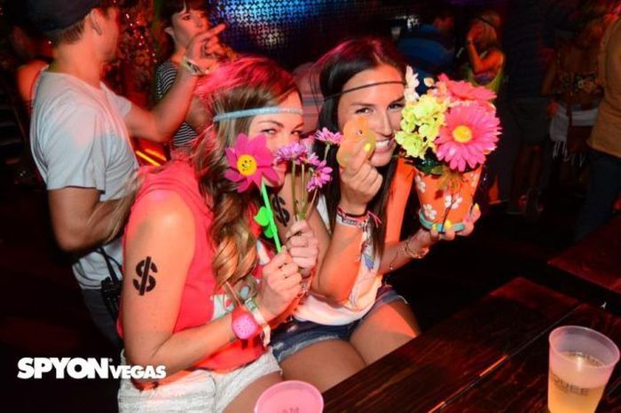 Девушки c Electric Daisy Carnival