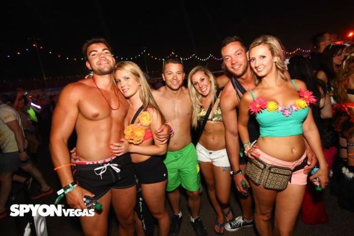 Девушки c Electric Daisy Carnival