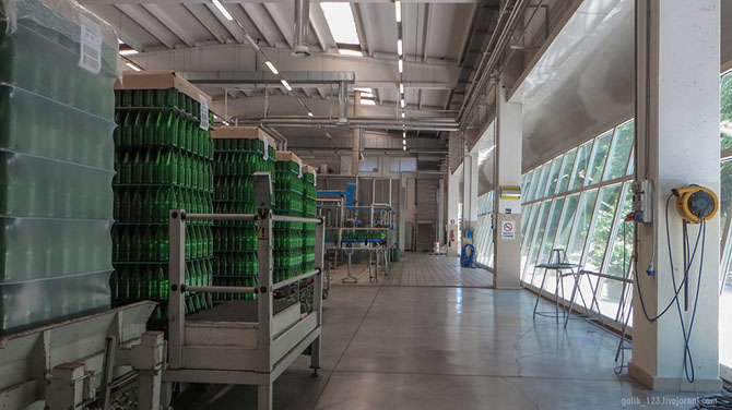 Как бутилируют минеральную воду в Италии (36 фото)