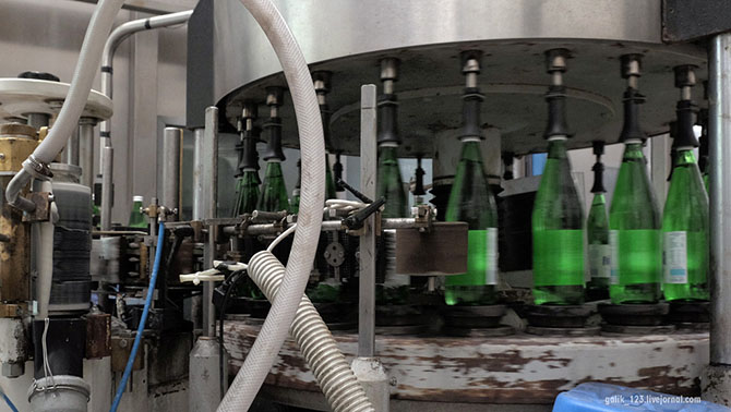 Как бутилируют минеральную воду в Италии (36 фото)