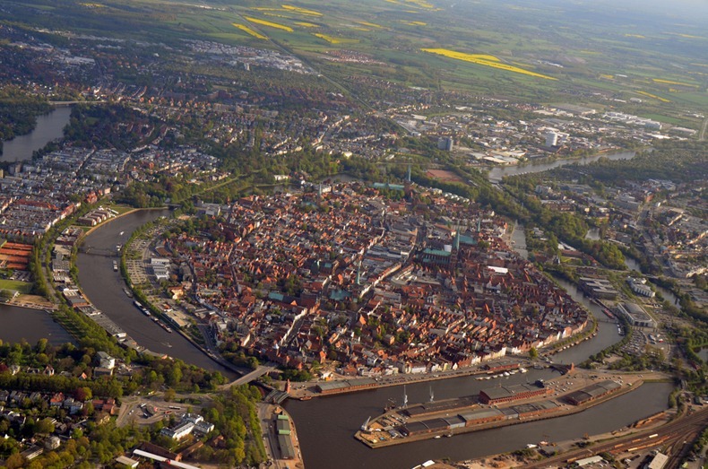 10 самых густонаселённых островов мира