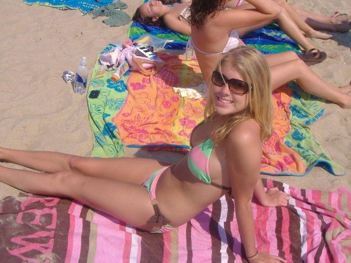 Девушки на пляже (45 фото)