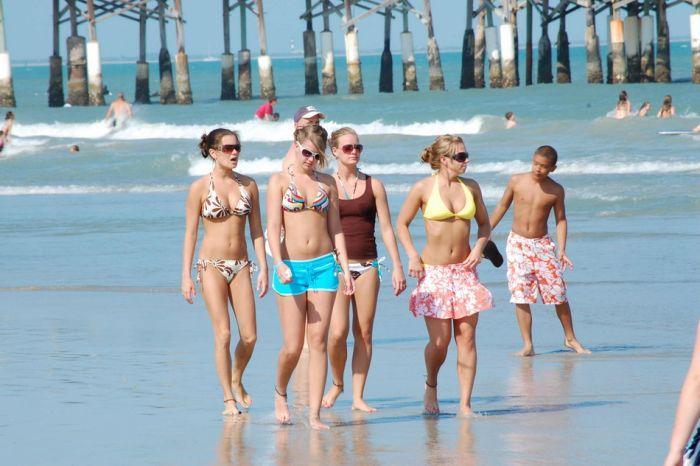 Девушки на пляже (45 фото)