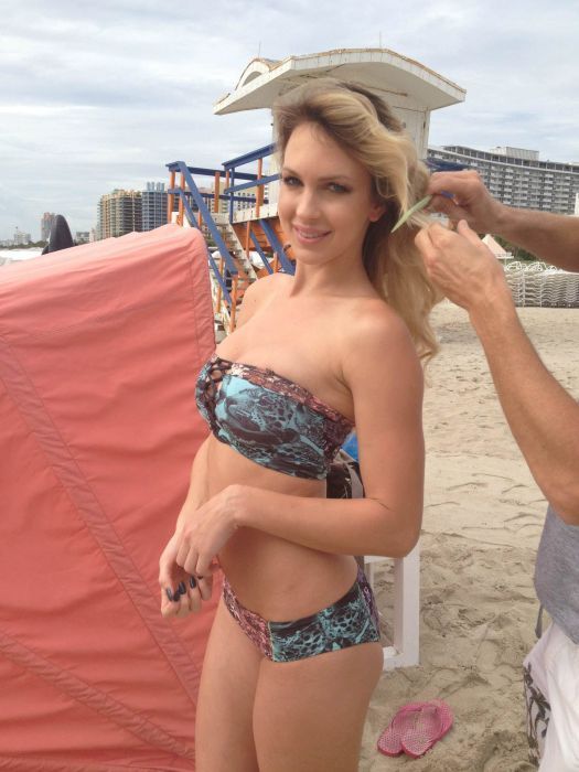 Модели журнала MAXIM на съемках