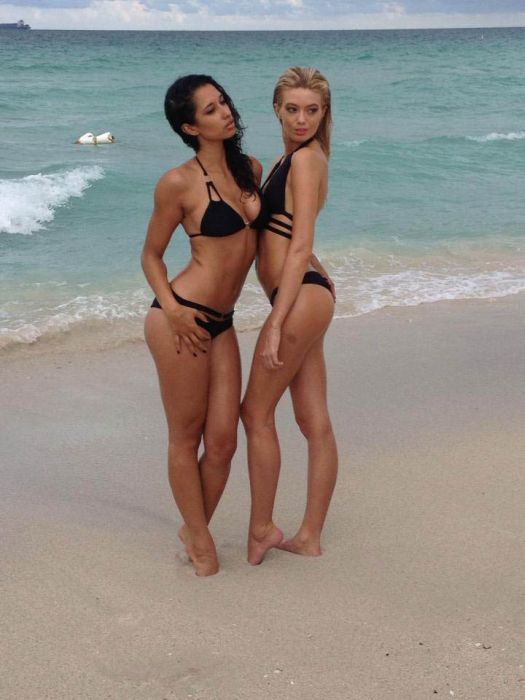 Модели журнала MAXIM на съемках