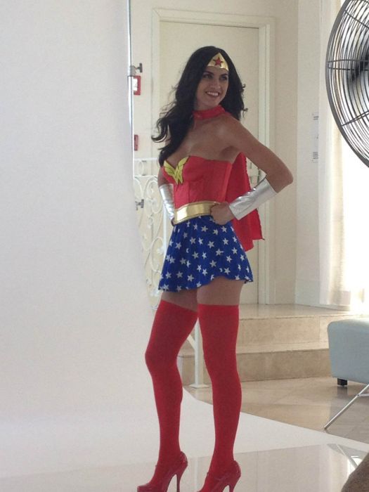 Модели журнала MAXIM на съемках