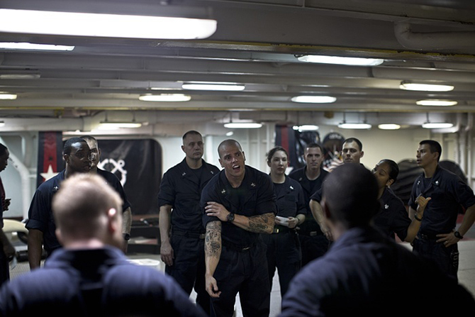 Жизнь на авианосце