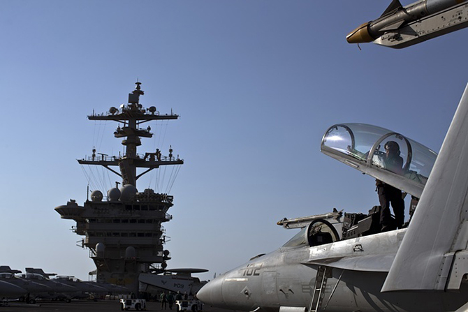 Жизнь на авианосце