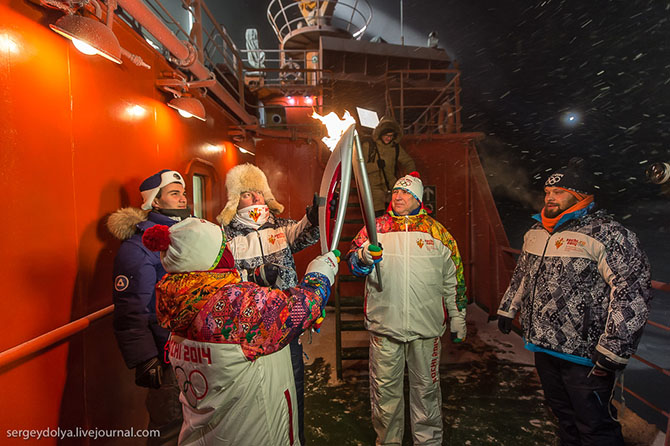Как прошла эстафета Олимпийского огня на Северном полюсе Как прошла эстафета Олимпийского огня на Северном полюсе