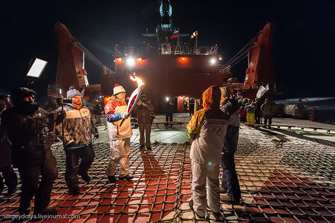 Как прошла эстафета Олимпийского огня на Северном полюсе Как прошла эстафета Олимпийского огня на Северном полюсе