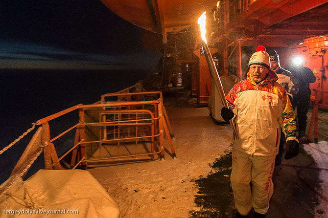 Как прошла эстафета Олимпийского огня на Северном полюсе Как прошла эстафета Олимпийского огня на Северном полюсе