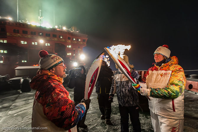 Как прошла эстафета Олимпийского огня на Северном полюсе Как прошла эстафета Олимпийского огня на Северном полюсе