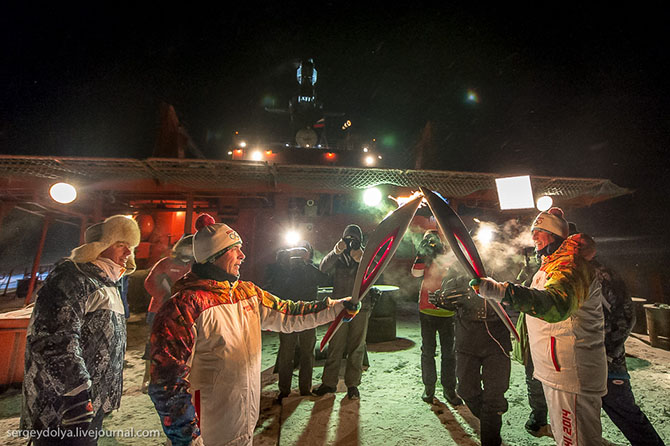 Как прошла эстафета Олимпийского огня на Северном полюсе Как прошла эстафета Олимпийского огня на Северном полюсе