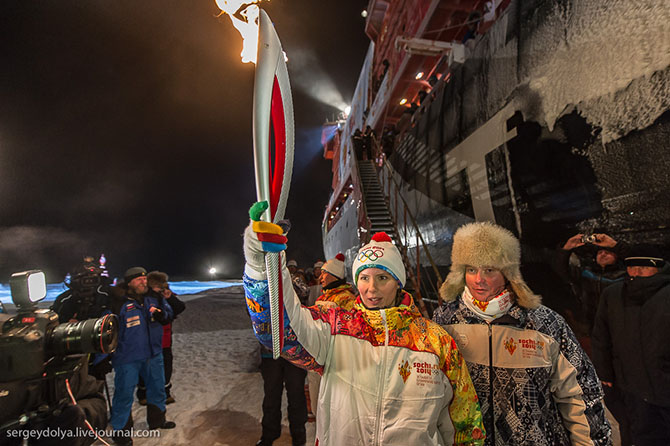 Как прошла эстафета Олимпийского огня на Северном полюсе Как прошла эстафета Олимпийского огня на Северном полюсе