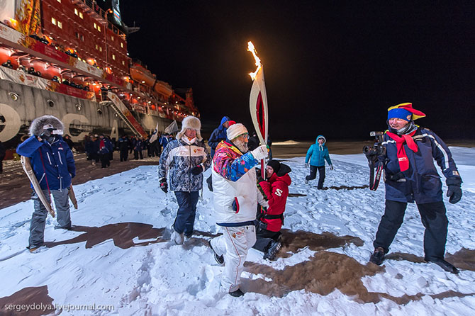 Как прошла эстафета Олимпийского огня на Северном полюсе Как прошла эстафета Олимпийского огня на Северном полюсе