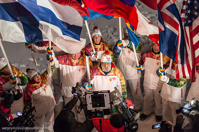 Как прошла эстафета Олимпийского огня на Северном полюсе Как прошла эстафета Олимпийского огня на Северном полюсе