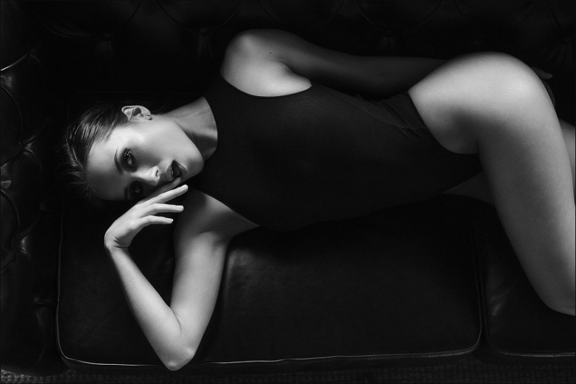 Тимур Супонов делает чувственные фото красивых девушек