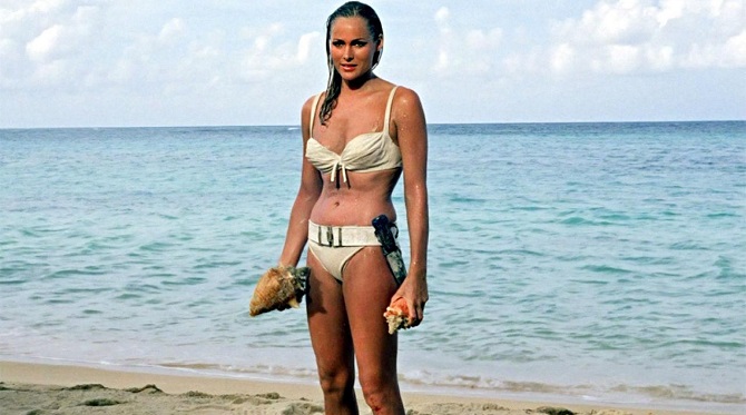 Названы самые красивые девушки в бикини столетия