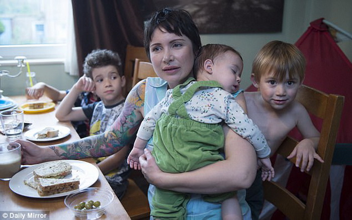 Без школы и запретов: как воспитывают детей в нестандартной английской семье Без школы и запретов: как воспитывают детей в нестандартной английской семье