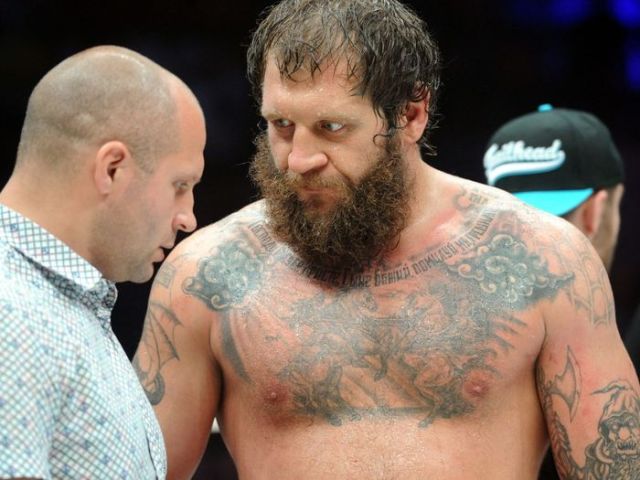 Федор Емельяненко ответил открытым письмом на критику со стороны младшего брата Александра Федор Емельяненко ответил открытым письмом на критику со стороны младшего брата Александра