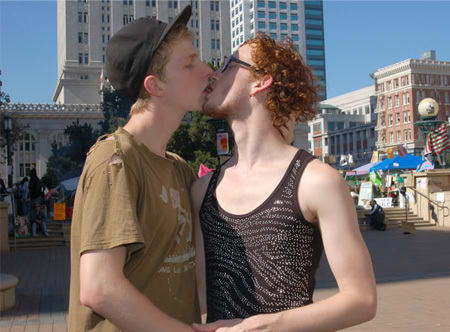 Правило номер 34 в действии, или нигде не скрыться от политики