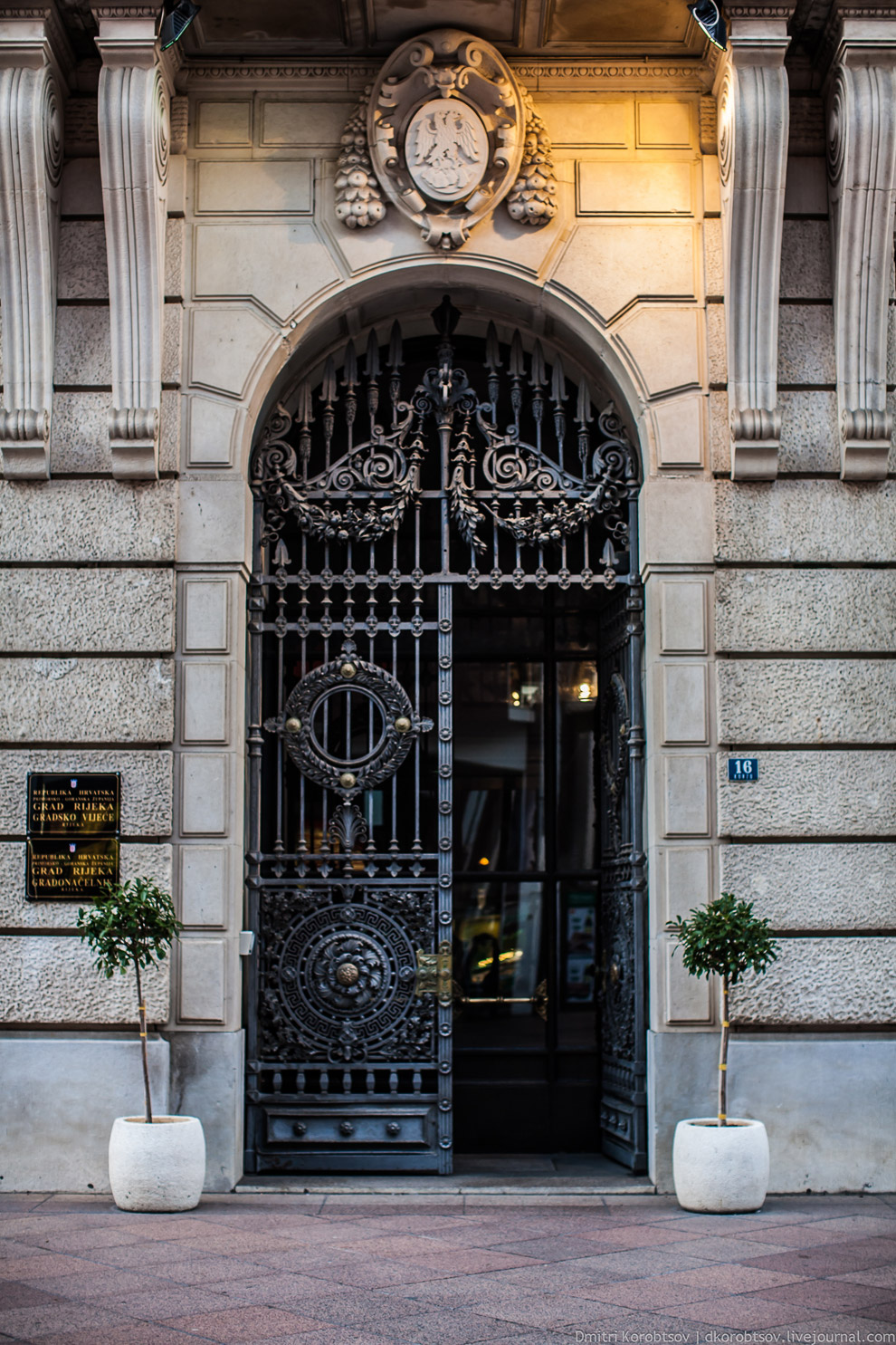 Как выглядят двери в разных уголках Европы