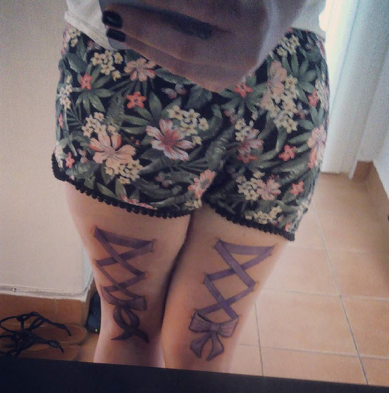 Новый модный тренд в Instagram: татуировки в виде чулок