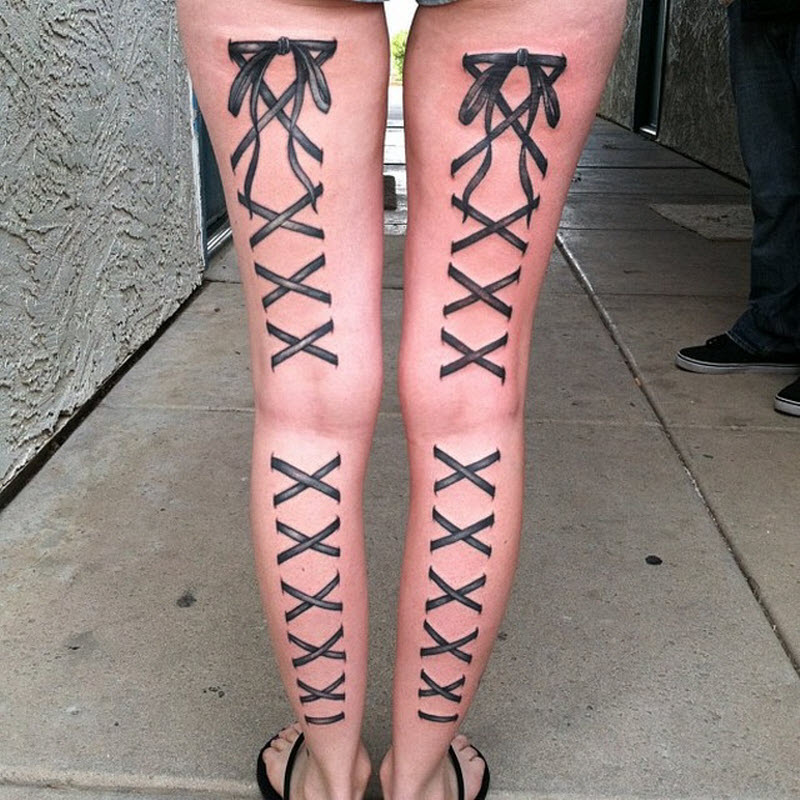 Новый модный тренд в Instagram: татуировки в виде чулок
