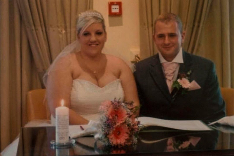 Британка боится, что ее 40-килограммовая грудь может убить ребёнка Британка боится, что ее 40-килограммовая грудь может убить ребёнка